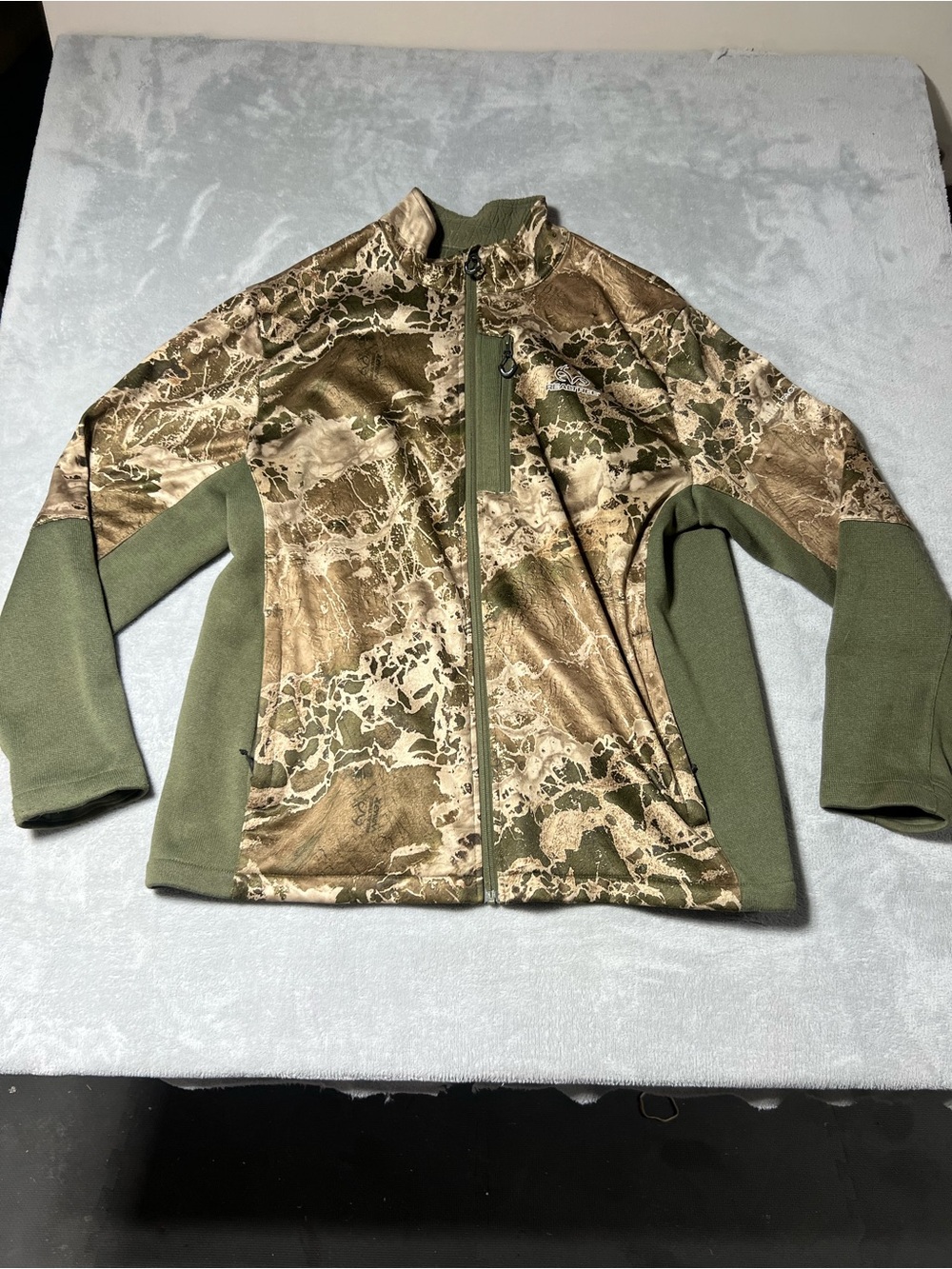 Real tree Camo Full Zip Jacket Men’s Size XL